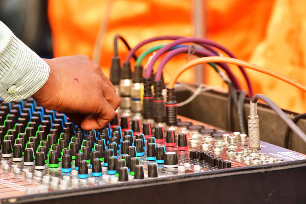 équipement interprétation simultanée cabine ISO récepteurs infrarouges casques Kinshasa